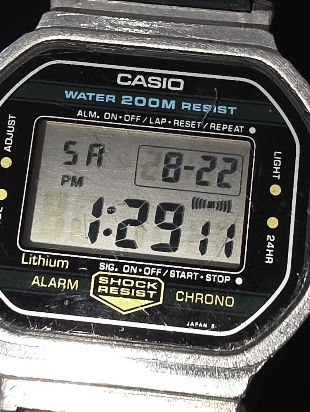 Vintage Casio G-Shock 200m 240 DW-5200 Digital Chrono Alarm 38mm Watch Works